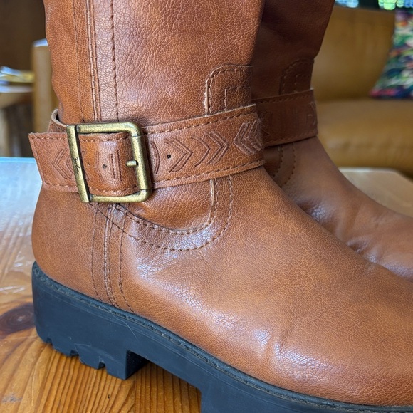 Zodiac Chestnut Heeled Boots - Picture 3 of 11